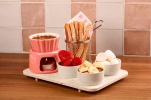 Fondue de chocolate para compartir en Emporio La Rosa durante el Día del Niño.